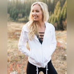 NWT - ZYIA ACTIVE - White Leopard Bomber Jacket with hood.Large - P2P 23.5"